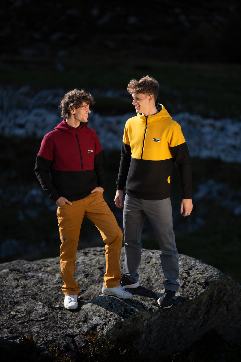 FW26 Pitch Bee - felpa mezza zip con cappuccio indossata, terza vista - Rupe Clothing