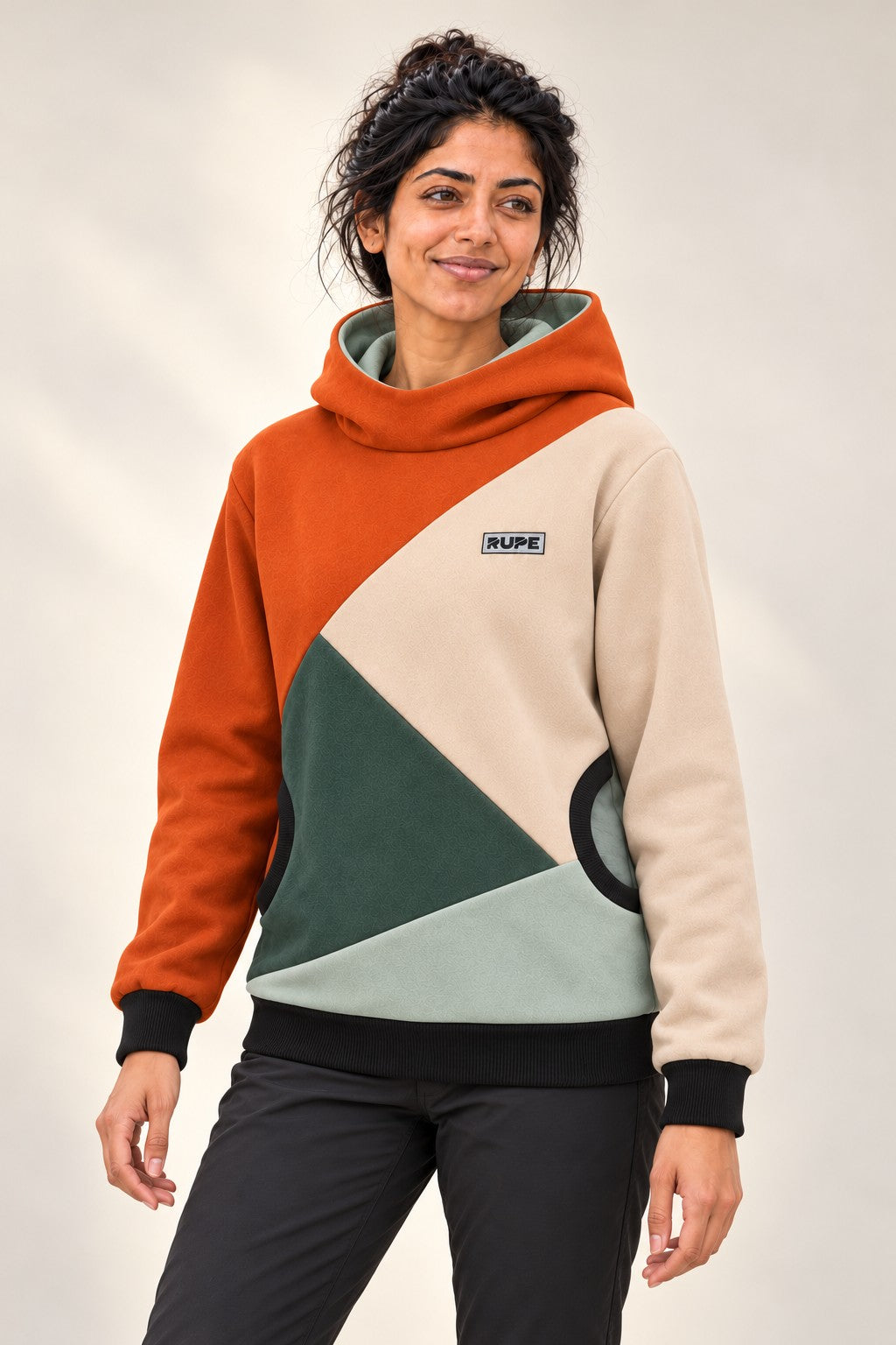 Felpa con cappuccio BLOCK Foxe a 4 colori indossata da donna - tre quarti con tasche - Rupe Clothing